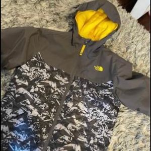 Boys North Face jacket size L